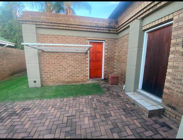 2 BEDROOM HOUSE FOR SALE IN CLUBVILLE